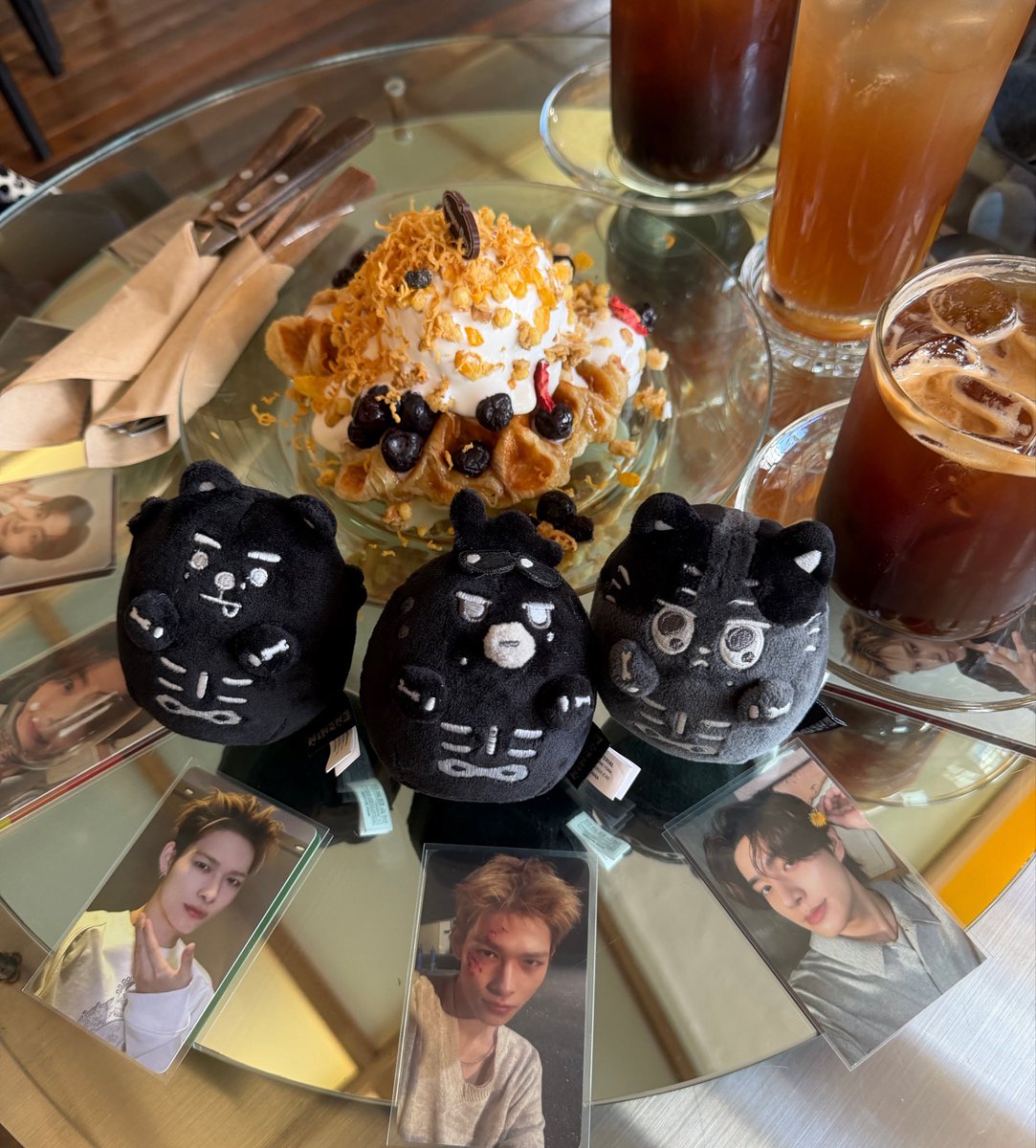 ppuckga6's tweet photo. 옹기종기 https://t.co/79fOdCdTpm