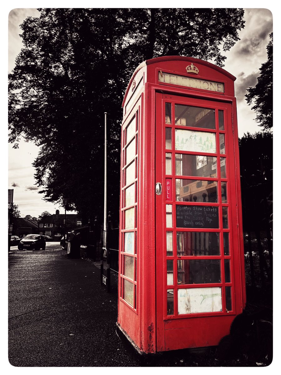 DoctorGOE's tweet photo. A triptych for #telephoneboxtuesday
#Ruddington
#snapseed
#telephonebox
#street https://t.co/bupg4K3aSu