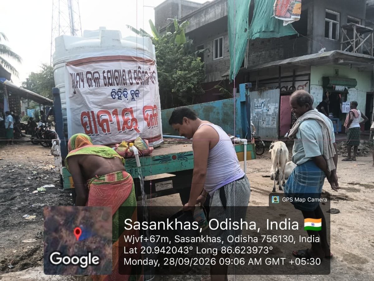 PRDeptOdisha's tweet photo. ବନ୍ୟା ପ୍ରଭାବିତଙ୍କ ସହ ପ୍ରଶାସନ !

ଭଦ୍ରକ ଜିଲ୍ଲାର ବନ୍ୟା ପ୍ରଭାବିତ ଅଞ୍ଚଳରେ ଜନସାଧାରଣଙ୍କ ସହିତ ଠିଆ ହୋଇ ପ୍ରଶାସନ ପକ୍ଷରୁ ରନ୍ଧା ଖାଦ୍ୟ ଓ ବିଶୁଦ୍ଧ ପାନୀୟ ଜଳ ଯୋଗାଣ, ଗୋଖାଦ୍ୟ ବଣ୍ଟନ ଏବଂ ପଶୁ ଚିକିତ୍ସା ଭଳି ଆବଶ୍ୟକୀୟ ସେବା ନିରନ୍ତର ଭାବେ ଯୋଗାଇ ଦିଆଯାଉଛି।

#Bhadrak #FloodRelief #Odisha #FloodResponse @DM_Bhadrak @ZPbhadrak @CMO_Odisha @RabiNaikBJP @SRC_Odisha @IPR_Odisha @SecyChief