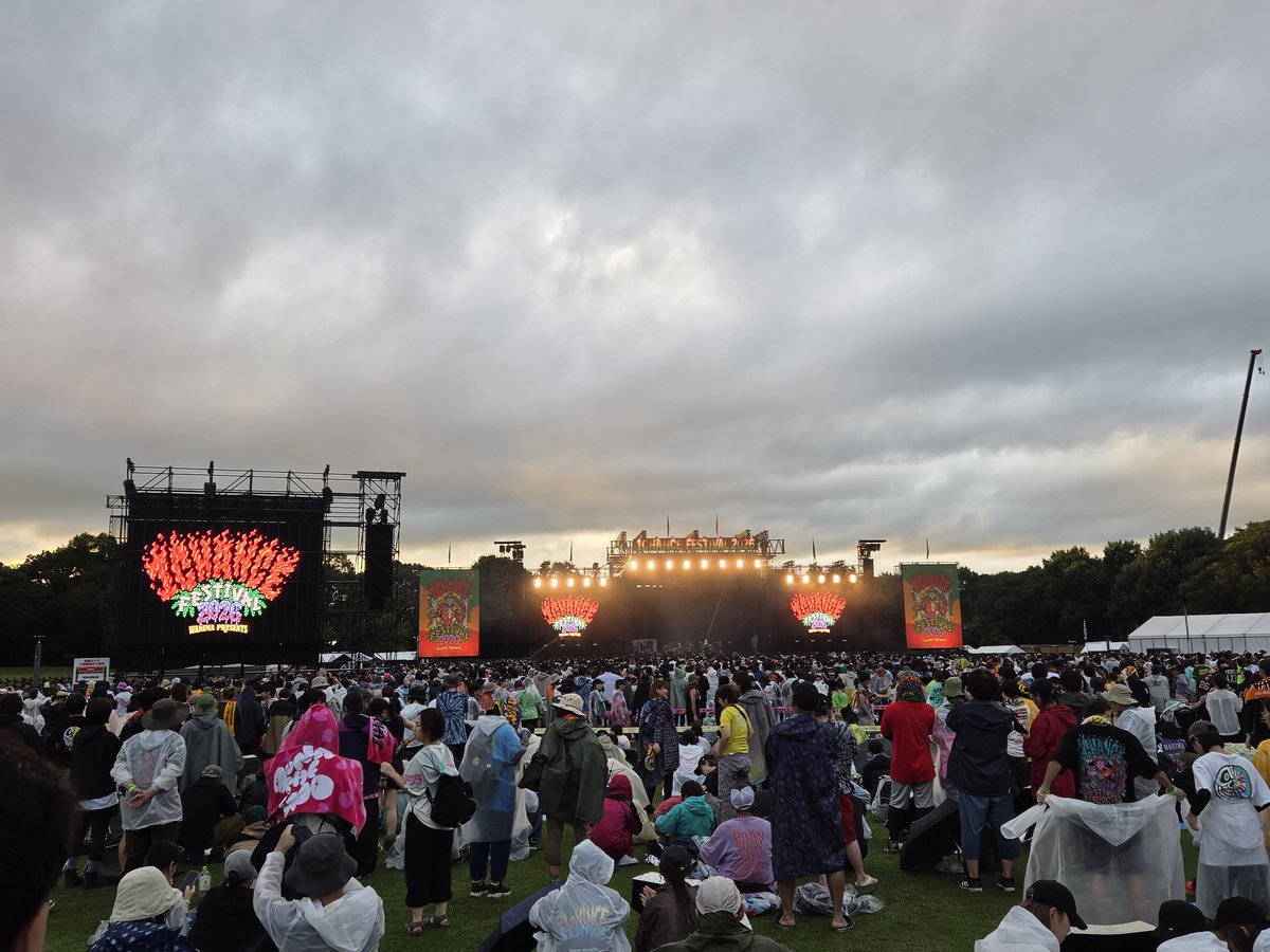 nyanparapi's tweet photo. 2026.9.26
#WANIMA　#ワンチャンフェス
１日目に行ってきた。
いやー色々すごかった。
雨降ったけど、楽しかった😃 https://t.co/0k5VvfLvbu