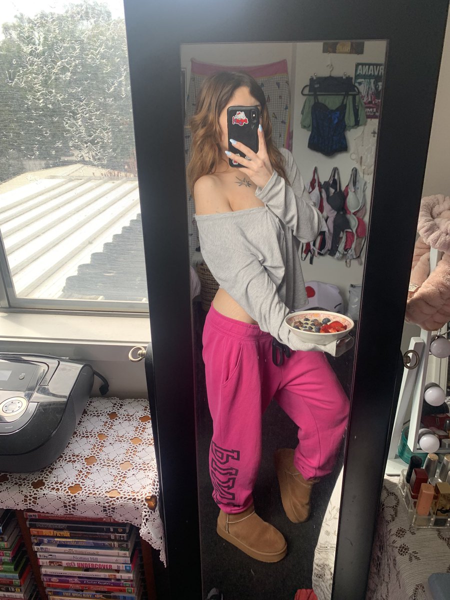 bulimicb0ng's tweet photo. hot girl oats ⭐️🌸🐬 https://t.co/0HcvGrgsUP