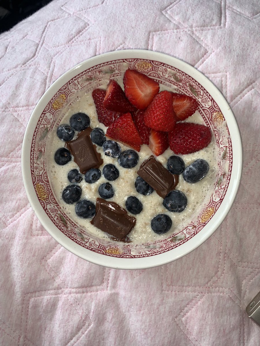 bulimicb0ng's tweet photo. hot girl oats ⭐️🌸🐬 https://t.co/0HcvGrgsUP
