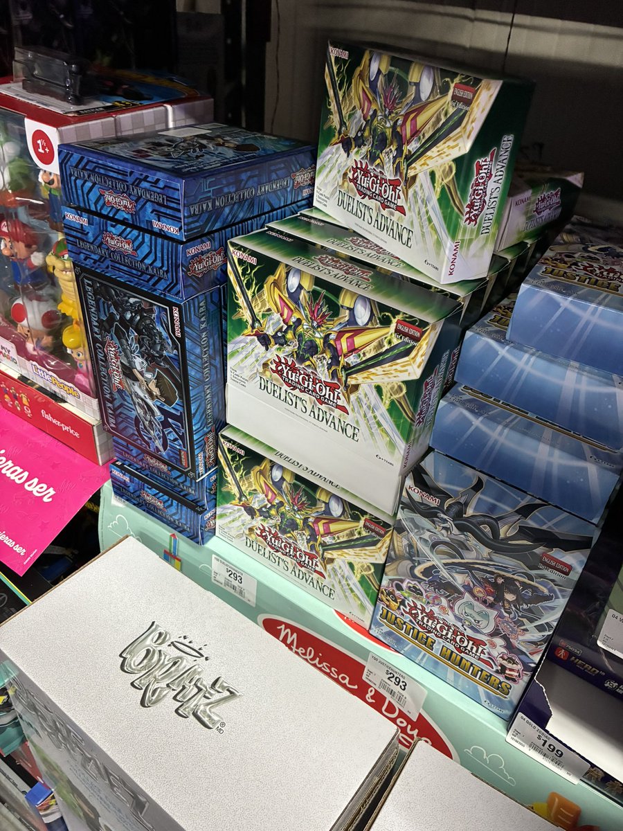 krotomorningstr's tweet photo. Pasé al Walmart al área de juguetería y tenían todo esto algo que valga la pena? Creo la estructura de albaz es muy buena https://t.co/RPLl6vg4GT