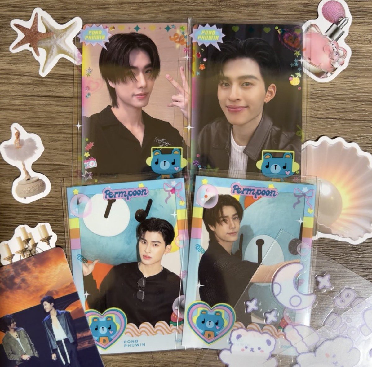 phuwinlys's tweet photo. — #sixmails 🫯

a permpoonful mail !! 

my permpoon carabiner, sleeves and pond jasper heartshot finally arrived. thank you so much 🧸🩵

#tyrukkppw
#lemon2keeps https://t.co/Sm7bLjyWOZ
