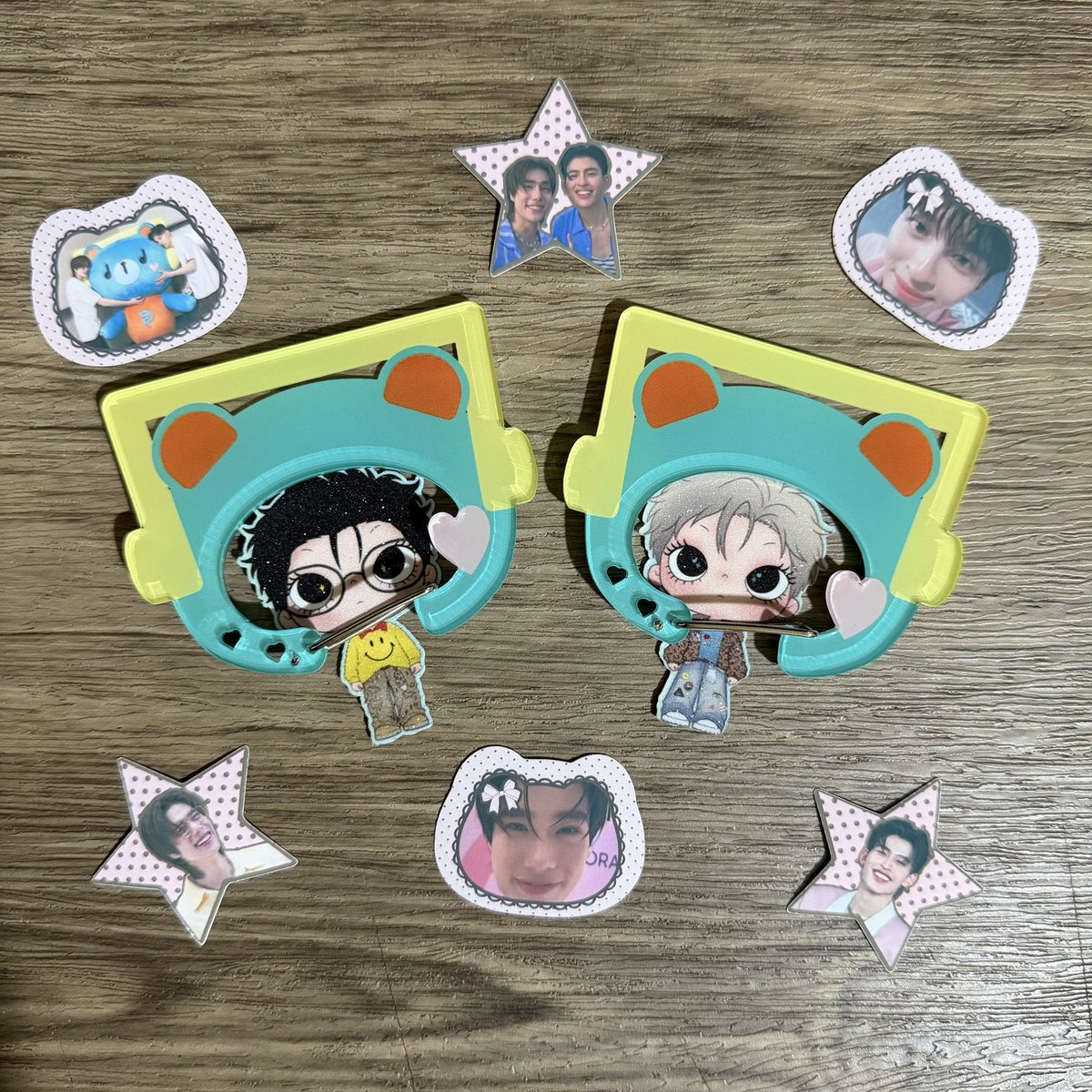 phuwinlys's tweet photo. — #sixmails 🫯

a permpoonful mail !! 

my permpoon carabiner, sleeves and pond jasper heartshot finally arrived. thank you so much 🧸🩵

#tyrukkppw
#lemon2keeps https://t.co/Sm7bLjyWOZ