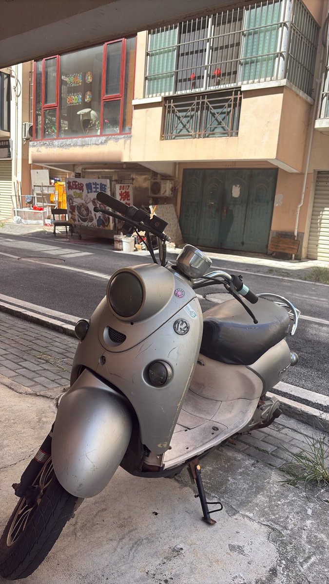 AndehuiZ's tweet photo. 真心劝一句：别把发推当成交差。
发推只是打个招呼，评论区里的互动才是正戏。
算法最喜欢活人。你连续一周在评论区跟人死磕，数据要是没变化，你回来骂我。 https://t.co/Nx03eHre3O