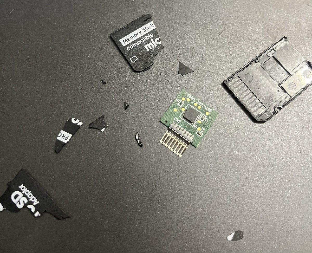 PuffballRose's tweet photo. All I did was take out my psp memory stick and it exploded waaa https://t.co/udT7hCmcX6