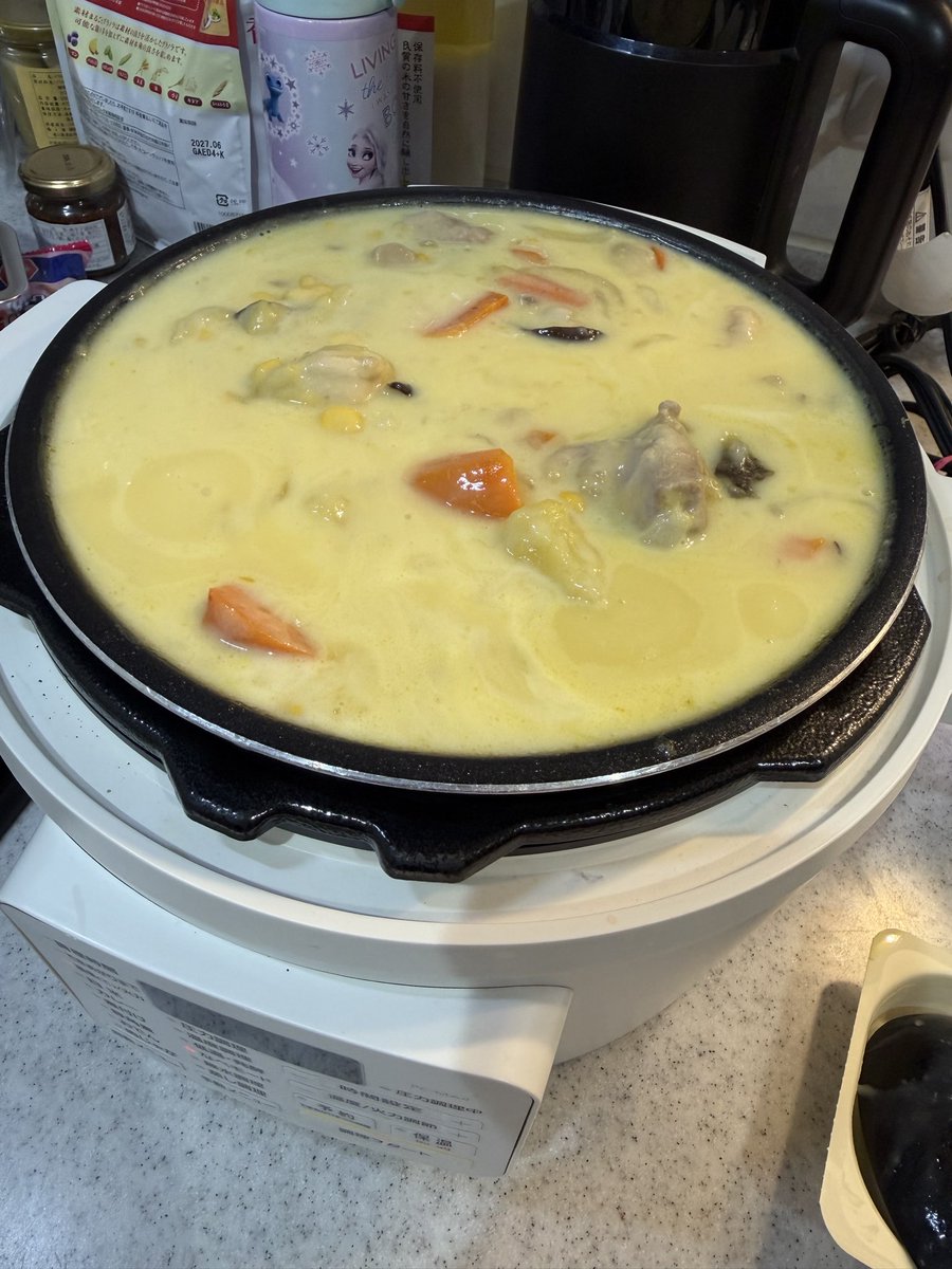 sakamilu's tweet photo. いつもたぷたぷになっちゃうから大きい鍋買うか https://t.co/1GsORDl6Rb