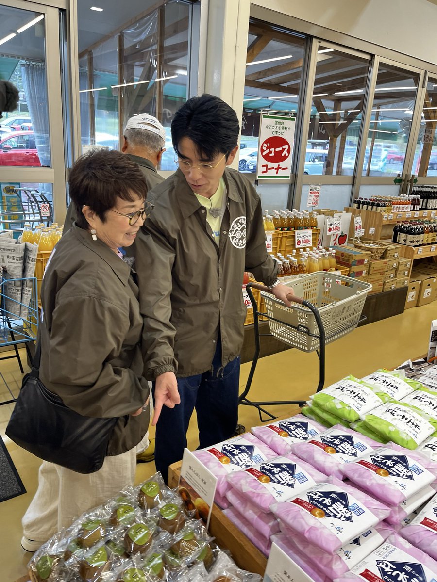 fujimori_kanko's tweet photo. きょうの夕食のお買い物♪
雨でも行ける原村のスポット募集しております☔️
コーヒーが飲める場所に行きたいそうです🙇‍♂️
#藤森慎吾の信州観光協会
#原村 https://t.co/dZAK7InQwY