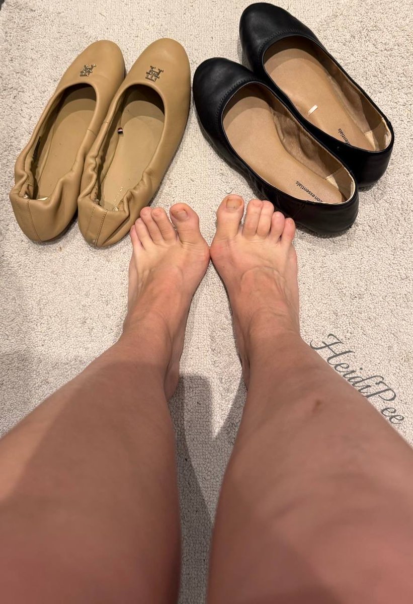 HeidiPee2026's tweet photo. Which one should I wear?

https://t.co/hxdmPH5isP

#feet #Füße #stinkigeFüße #stinkyfeet https://t.co/DsftuUcJLF