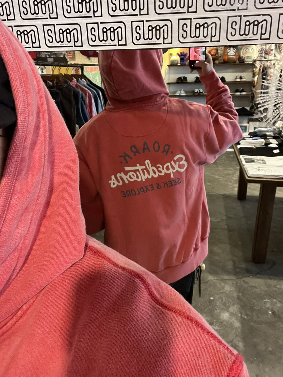 sloop_hkd's tweet photo. 【新作情報】
・
・
・
【ROARK】
＊"SIGN WRITER" F/Z HOOD SWEAT
＊¥16,500-taxin
＊RED
＊SIZE/M,L,XL https://t.co/K9SNKbeJm6