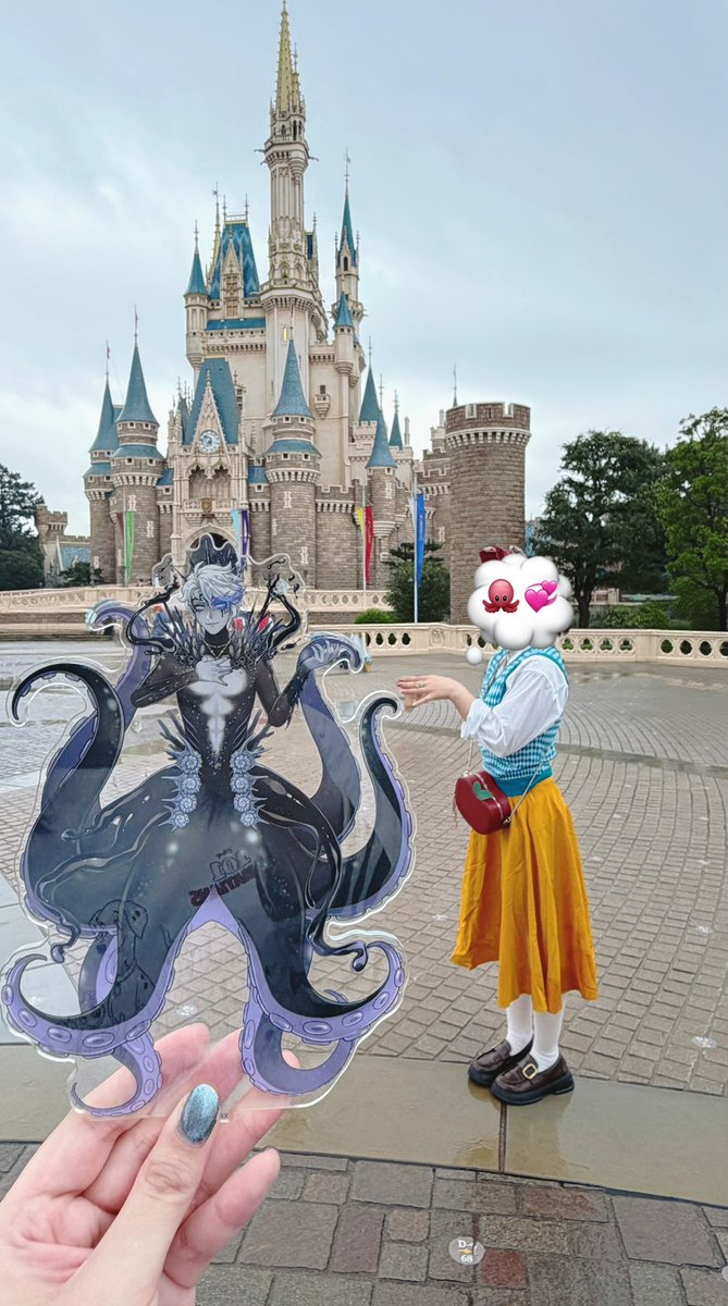 hktm54754's tweet photo. アクスタで撮るの難しい〜😇
仮装期間なのに白雪姫バウンドでインパ
来年は絶対仮装する！ https://t.co/oyPrAB0rzT