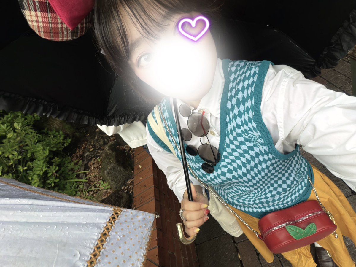 hktm54754's tweet photo. アクスタで撮るの難しい〜😇
仮装期間なのに白雪姫バウンドでインパ
来年は絶対仮装する！ https://t.co/oyPrAB0rzT