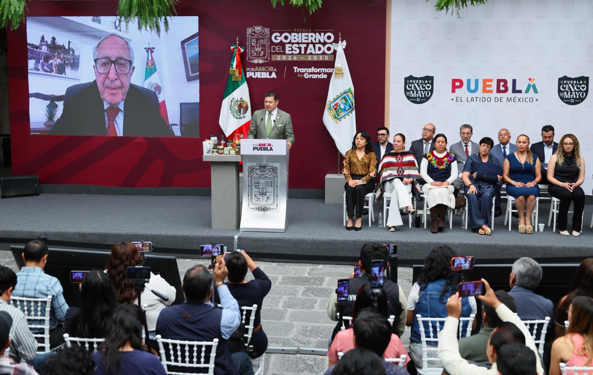 TodoCholulaMX's tweet photo. Puebla es sede de la conmemoración por los 50 años del ENARM. Este 28, 29 y 30 de septiembre, alrededor de 8,348 aspirantes presentan la evaluación en el Centro Expositor. A nivel nacional participan 57,712 y se ofertan 19 mil plazas. 🩺🇲🇽

#Puebla #ENARM
@armentapuebla_ https://t.co/ldRfxl3XDy