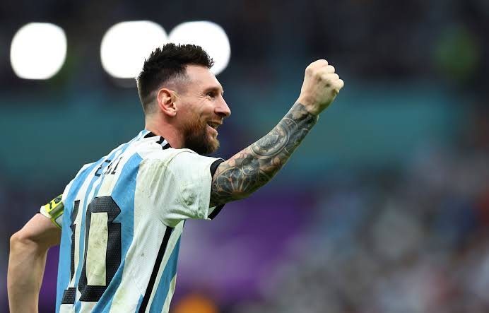 its9zero's tweet photo. Poetry meets the finale. 🎙️✨

Peter Drury will be on the mic for Lionel Messi's farewell game on October 6th.

After THAT 2022 World Cup final commentary, there was no one else fitting for Messi's last dance. ❤️ https://t.co/BTkfqWNABF