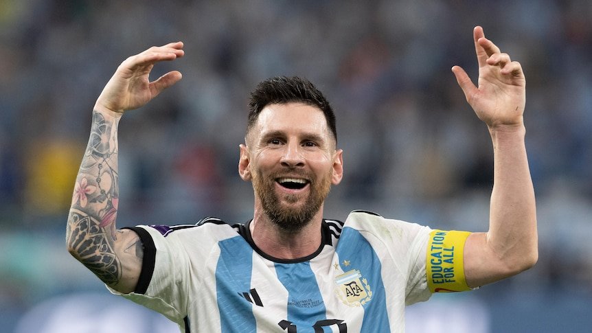 its9zero's tweet photo. Poetry meets the finale. 🎙️✨

Peter Drury will be on the mic for Lionel Messi's farewell game on October 6th.

After THAT 2022 World Cup final commentary, there was no one else fitting for Messi's last dance. ❤️ https://t.co/BTkfqWNABF