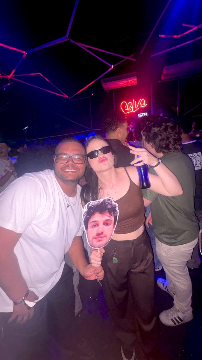 iii_alaaa's tweet photo. Eu no role do after do Jao que se eu nao fosse, eu morria🤣💜✨ https://t.co/tQqSS1aup7