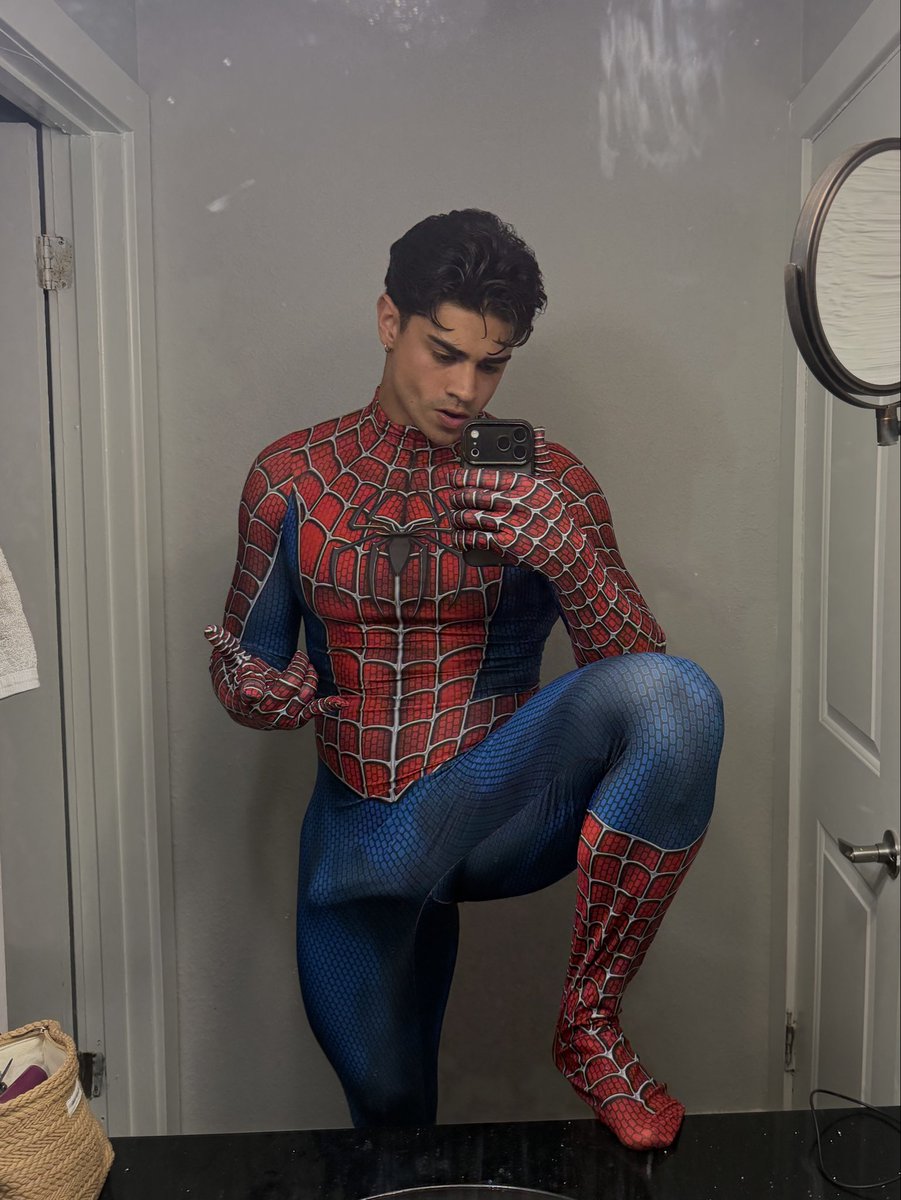 MJXCLUSIVE1111's tweet photo. 🕷️ 🕸️ https://t.co/zXFusZg8ax