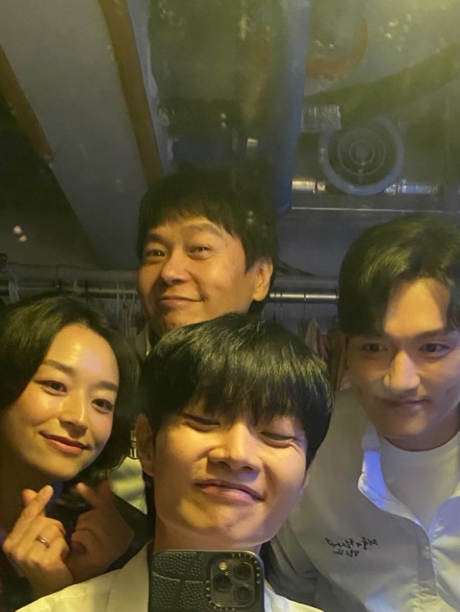 sungmin_acv's tweet photo. 260929
#캣_피드 
|
행복했습니다
불의 전차💛쇄골에 천사가 잠들고 있다 https://t.co/sWLKIXpgR8