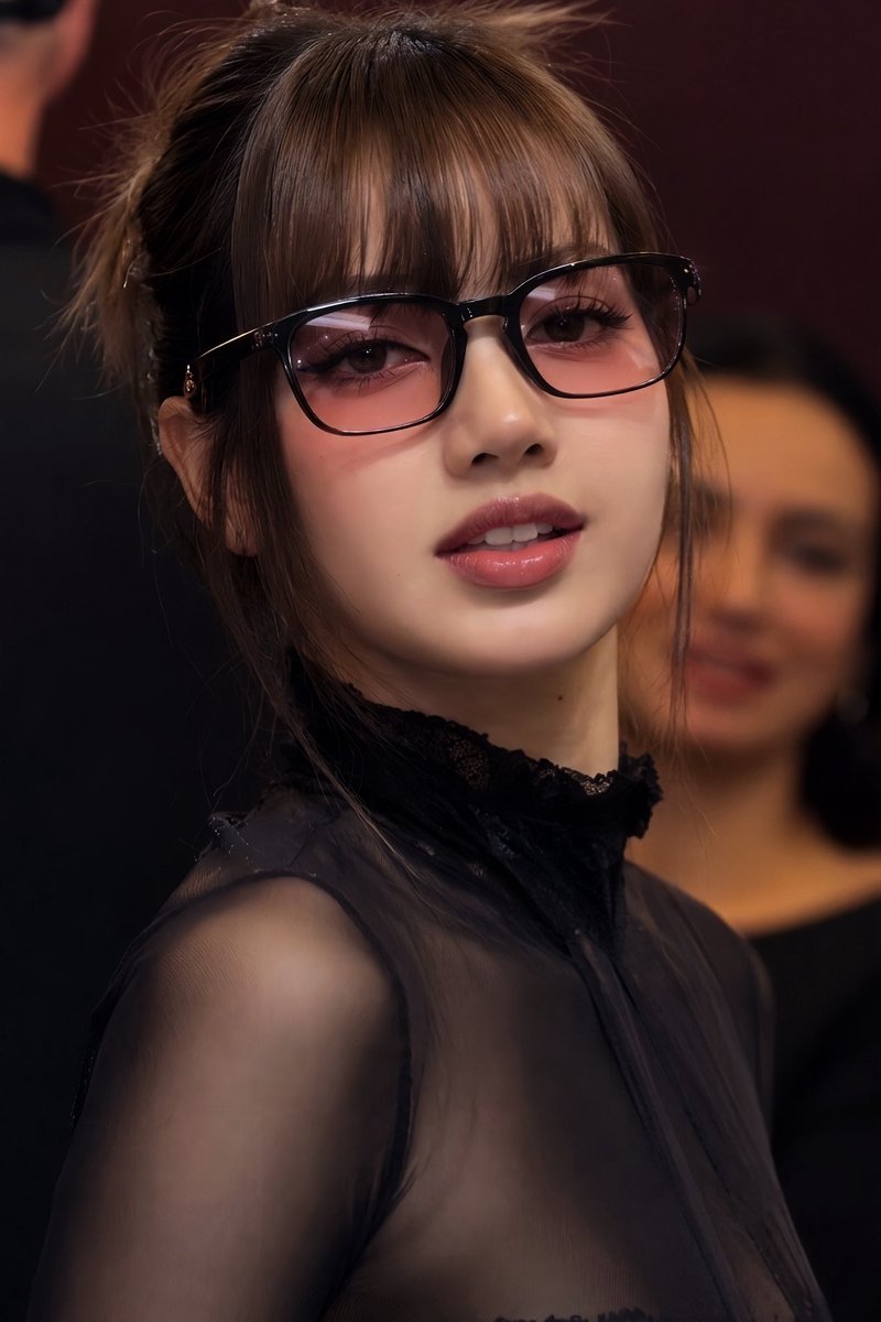 tart_ttja2's tweet photo. ลิซ่าสวยมากกก แล้วรูปนี้ดูฮอตเนิร์ดสุด ๆ 
ยิ่งใส่แว่นยิ่งเพิ่มเสน่ห์ 🫠  ตื่นมาแล้วเจอหน้าสวย ๆ งี้ทุกวันคุ้มแล้วชีวิตนี้! 

#LISA @wearelloud
#MetaGlassesbyLISA https://t.co/6vbsUepCsu