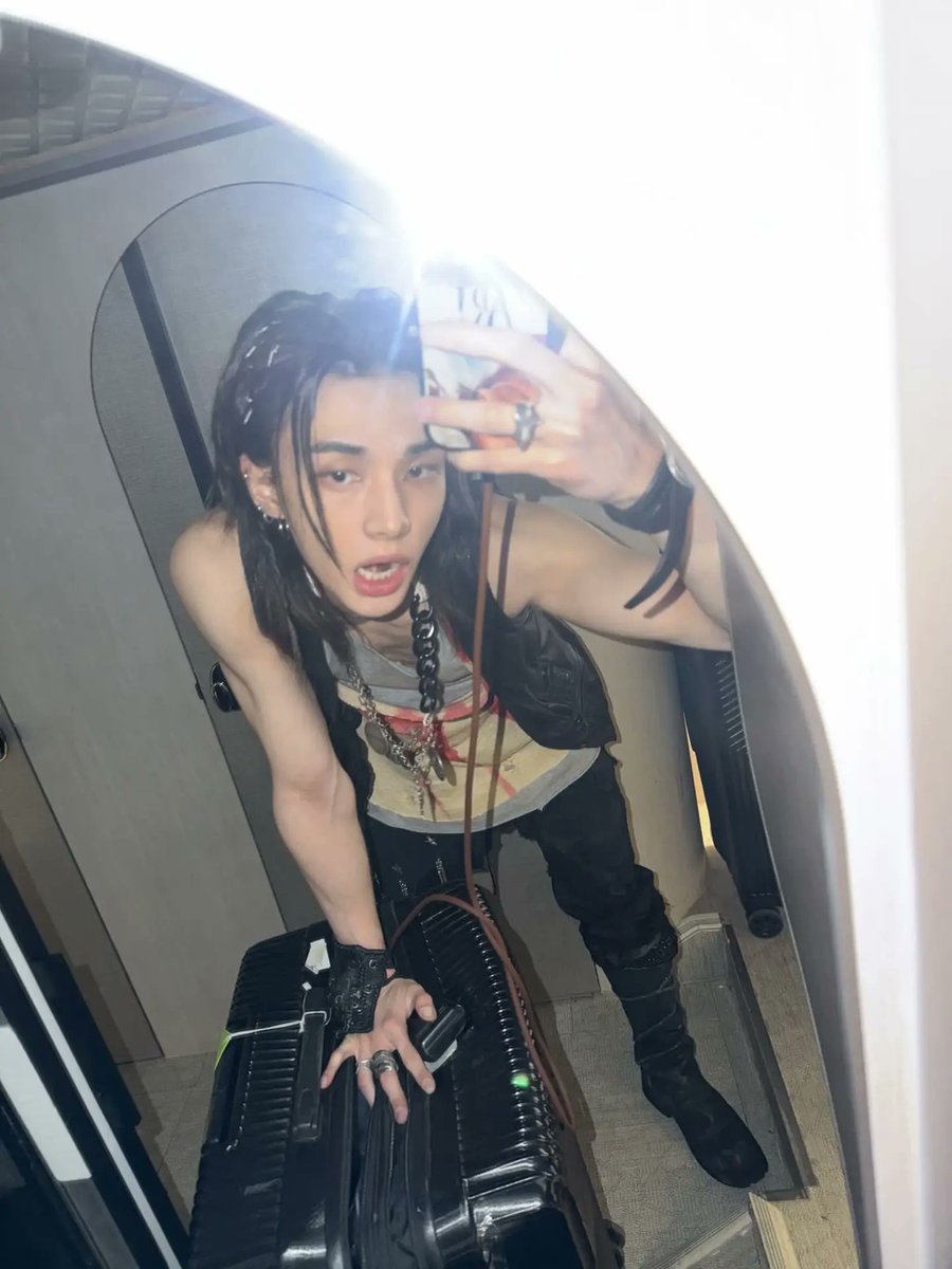 MohammadCoeh2's tweet photo. Hyunjin’s Instagram post update! https://t.co/DXTRJA7zwa