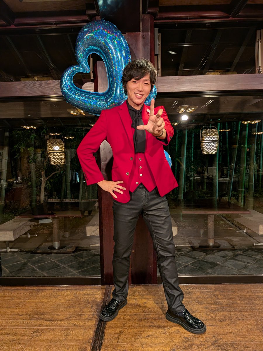 O2KkfTvjCT4HaI0's tweet photo. #岡本幸太
#LASTFIRSTさん
ディナーショー参戦してきました。とても、温かい雰囲気！
バックには、竹林！幻想的でした。
#オルフォラ　新曲幸太コールも、バッチリレクチャーで、会場皆さんに、発信してもらえそうだね。お食事撮る前に、食べてしまいましたー😁 https://t.co/LtGL7NQ8bm