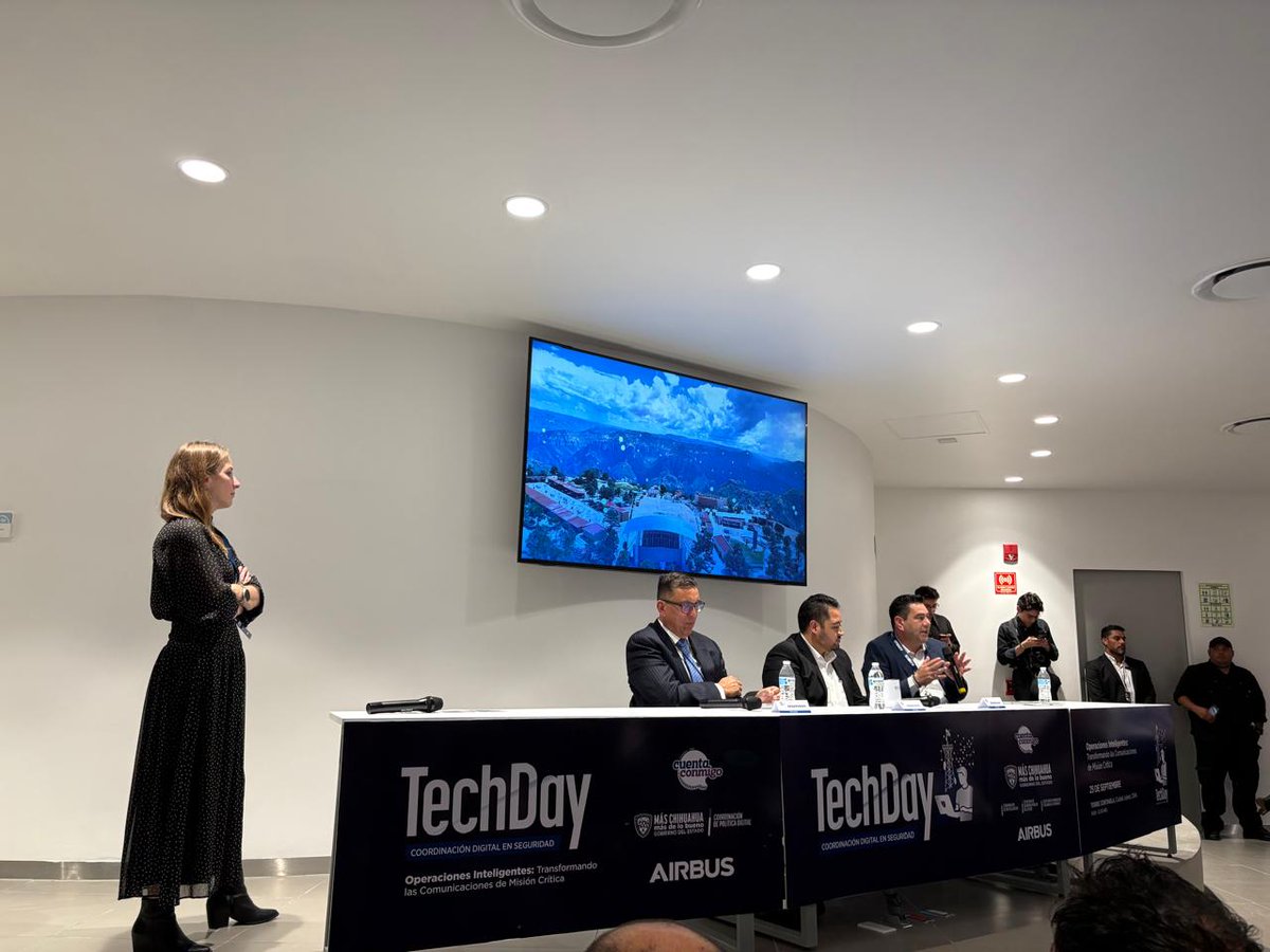 Clumin_Chih's tweet photo. CLUMIN presente en el Tech Day Chihuahua 2026

Integrantes del Clúster Minero de Chihuahua, encabezados por su presidenta Paola Cázares, asistieron al Tech Day Chihuahua 2026, llevado a cabo en la Torre Centinela.

#CLUMIN #TechDay2026 #Vinculación #ChihuahuaMinero https://t.co/GWOzSM6O35