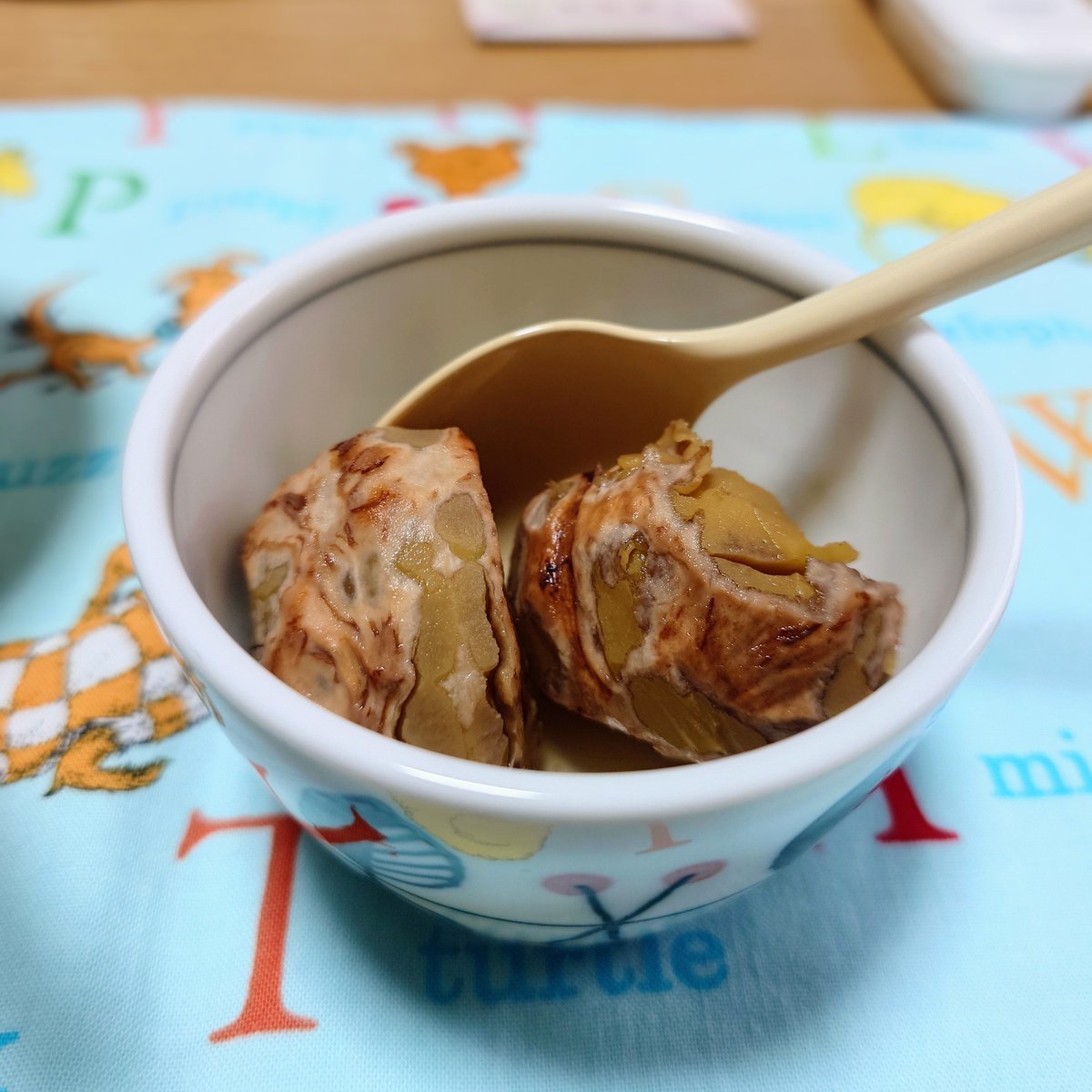spruce2015's tweet photo. 今年も栗の季節🌰✨️
昨夜、眠すぎて😪渋皮がまだらです…砂糖も買い足さねば…😇 https://t.co/0UtKdJNr4d