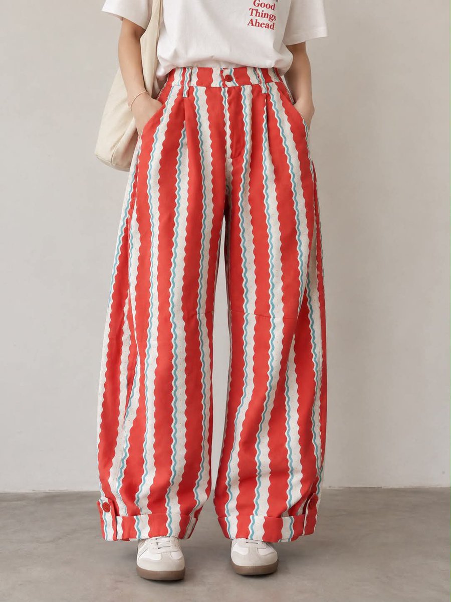 hpdjzz_'s tweet photo. OMG LOOOK‼️
GAMAU TAU SENDIRI, KALIAN HARUS TAU STORE INI JUGAAA 🥰😋
Local brand ini vibes nya Gen Z banget. Model &amp; motifnya kekinian pokonya cakep deh💯✨￼ https://t.co/qWbxW9sd83