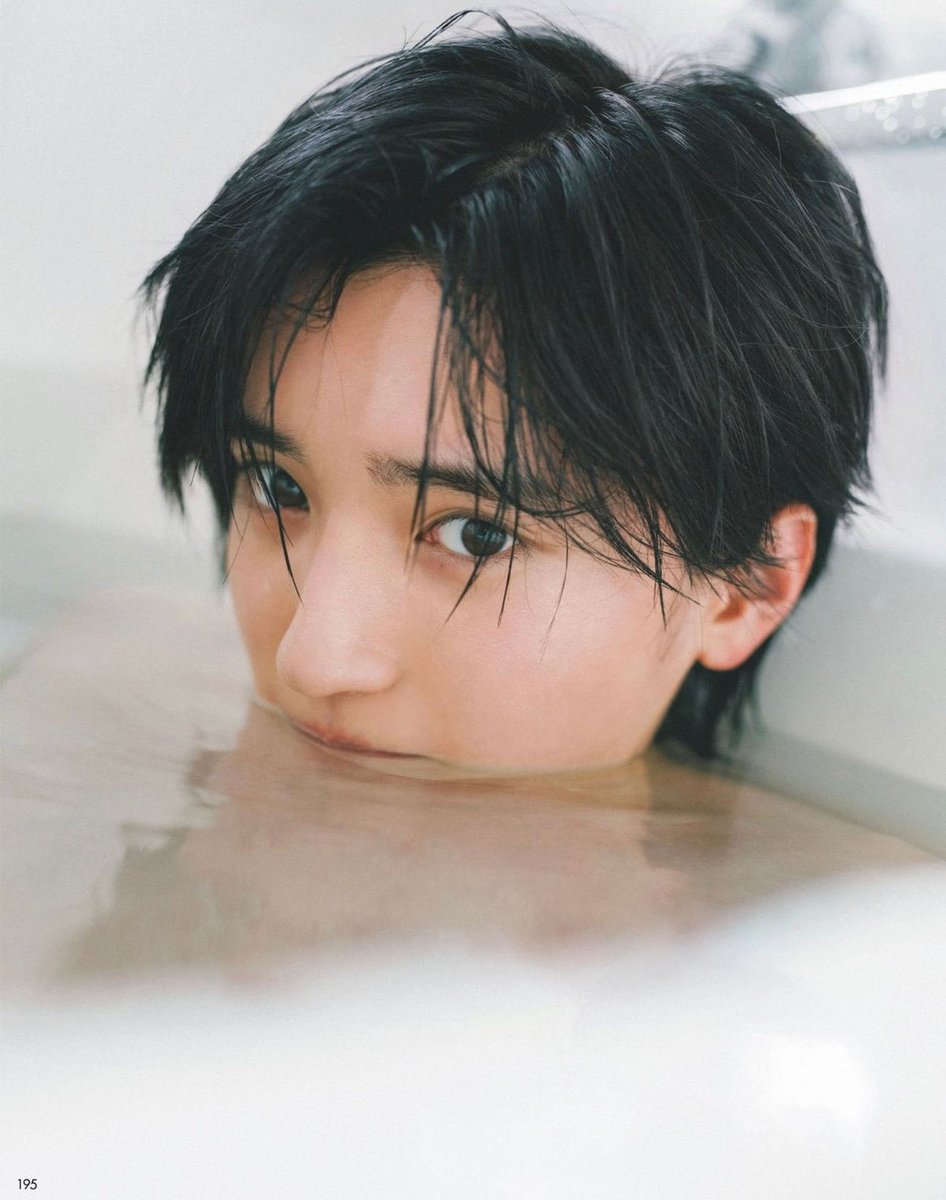 Naniwa_fan_info's tweet photo. ✨ 道枝駿佑
表紙＆巻頭特集に登場！

10月8日発売「PICT-UP 12月号」📖
なにわ男子・道枝駿佑さんが
表紙＆巻頭を飾ります🌟

相葉雅紀さん、丸山隆平さん、作間龍斗さんも掲載！

▼予約はこちら
https://t.co/CRRYNzSub8

#PR #なにわ男子 #道枝駿佑 https://t.co/74sWtYibcU