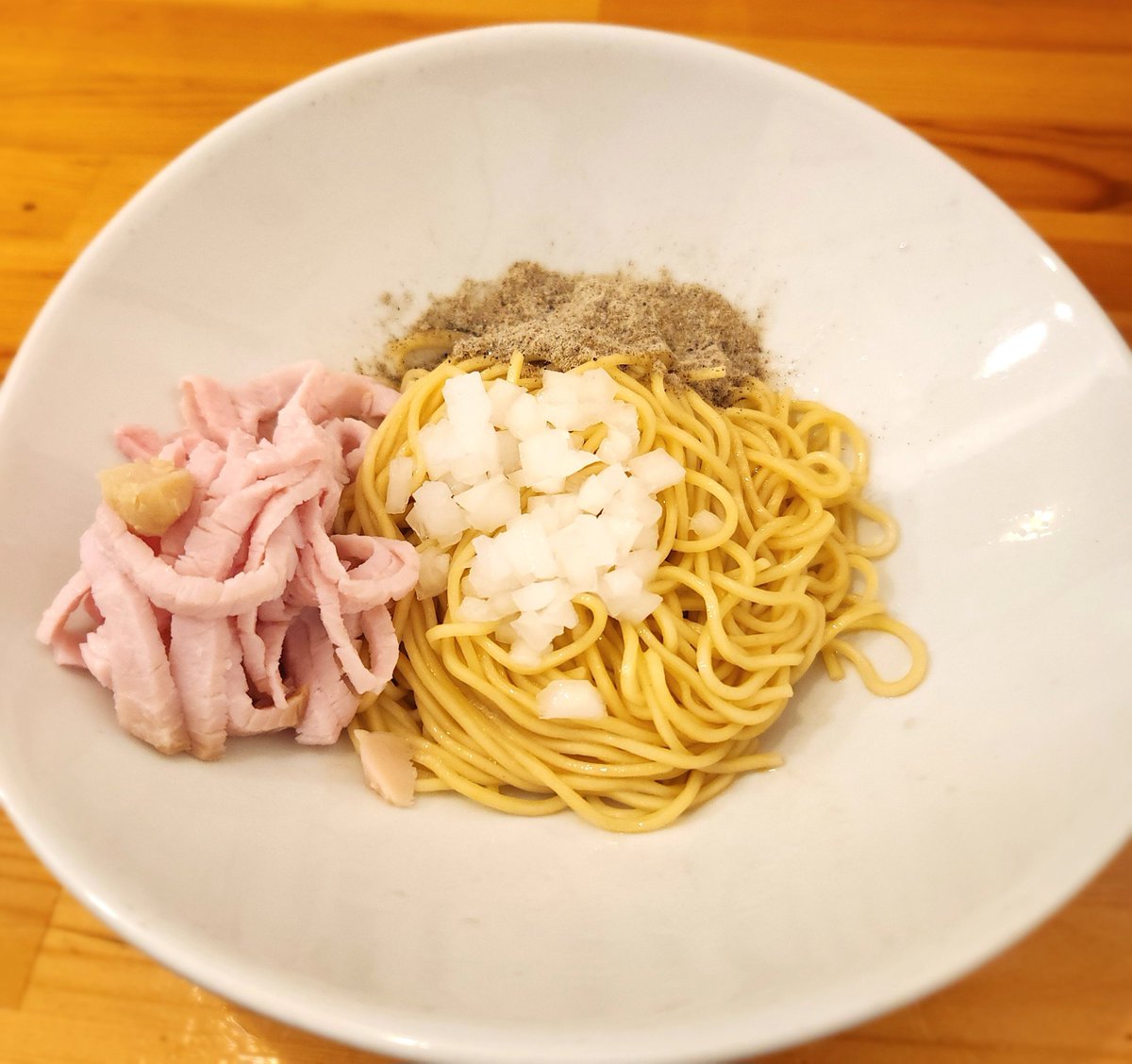 810_LUSH's tweet photo. 煮干らーめん 川むら@蕨
濃厚煮干らーめん
鶏チャー・玉ねぎ
和え玉(ハーフ) https://t.co/PlzDuZViIs