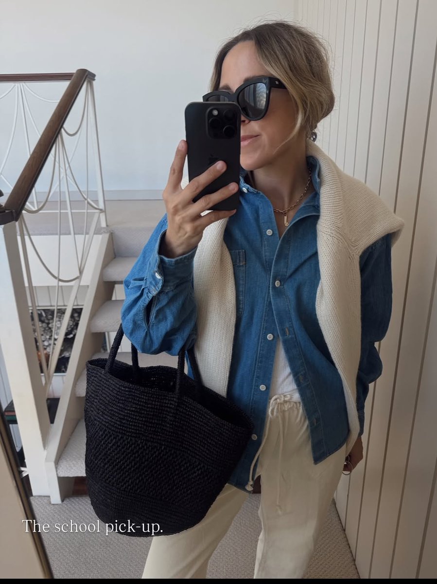 jaceyduprie's tweet photo. A lot of times when I don’t know what to wear, my friends and I call upon the uniform. You know the one. The outfit that never fails. The combination you’ve made a hundred times and will make a hundred more.

Pro tip 💡 You don’t have to be an Instagr... https://t.co/8IZOTSr35J