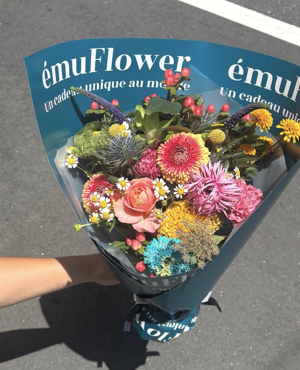 joha_alam's tweet photo. 海外見たいな花束が買える、お花屋さん見つけた。 https://t.co/xAy9gj0oaT