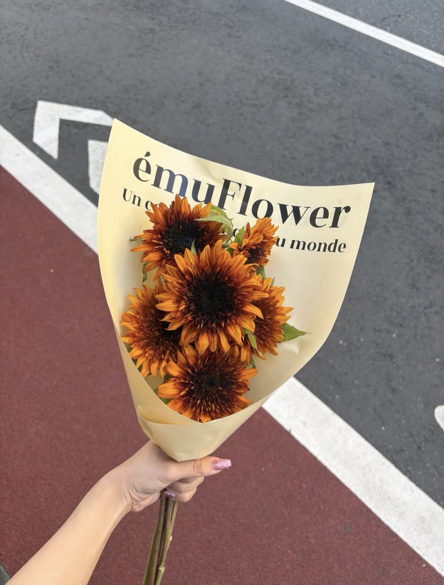 joha_alam's tweet photo. 海外見たいな花束が買える、お花屋さん見つけた。 https://t.co/xAy9gj0oaT