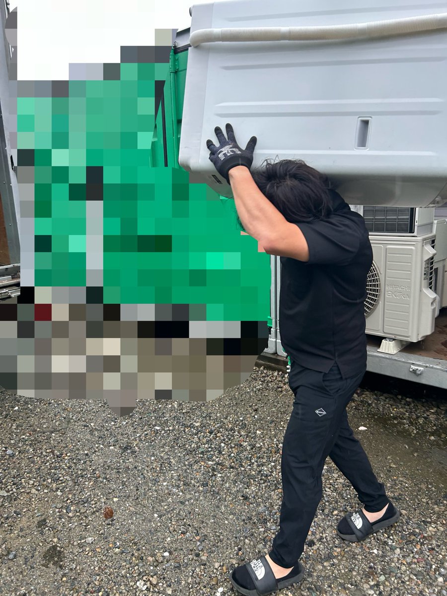 kaka02222's tweet photo. 君、買取屋になりたいのか？

ふむふむ…
うちの試験はな、アセチレンの7kg瓶をかつげるかどうかを試験内容としている

なぜかって？
買取屋になんでパワーがいるかって？

人工減らしてるからデカオモが成り立つんです…/　´_ゝ`）
一人で持てるから家電で買取が成り立つんですよネェ。
持てないなら設備家電を買取でやるのは薄利になるからオススメしませぇん
ちなみにこれは50kgぐらいしかない。

|　 | ∧_,∧
|＿|( ´∀`)＜ぬるぽ
|柱|　⊂ ﾉ
|￣|―ｕ'
