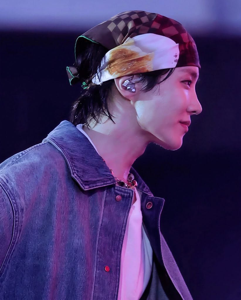 jhopechapters's tweet photo. i can never be normal about this hoseok https://t.co/MeOtmMypKx