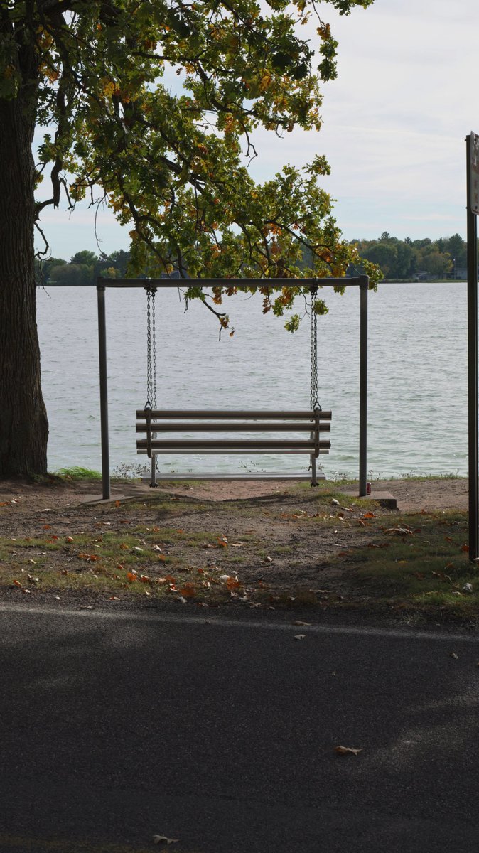 inTECHsity's tweet photo. The serenity of being on the banks of a peaceful lake in a quiet town... superb. https://t.co/B8mi7Rs8Xw