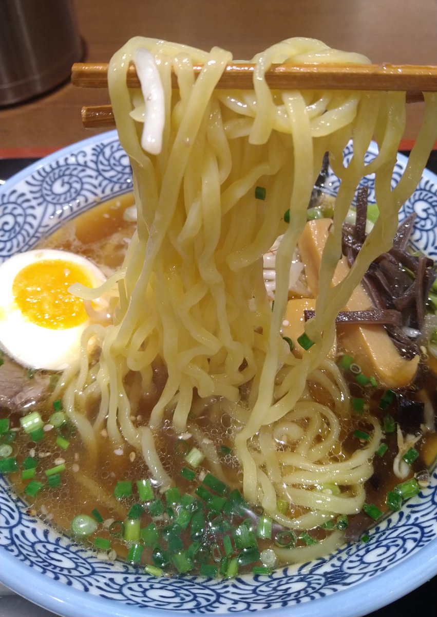 hamanoseinenbu's tweet photo. 牛たん焼き 仙台辺見 成城学園前店
牛テールラーメン８８０円をいただきました
ごちそうさまでした https://t.co/H4FqeQt96j