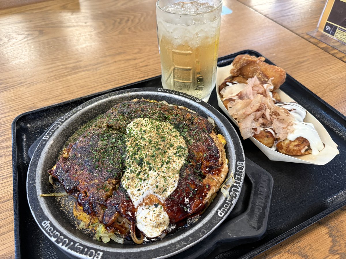 manabanzai's tweet photo. 今、成田空港第三ターミナルです！
これから韓国出張です🇰🇷
プライオリティパスを使って、ぼてじゅうランチを満喫😊 https://t.co/kqhycNLC9n