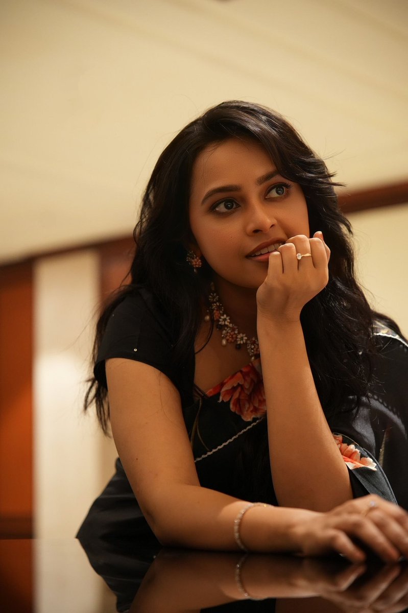 SriDivyaZealots's tweet photo. ❤️🪄
#SriDivya #SDians #என்றும்ஸ்ரீதிவ்யா
@kksuriya2006
@AkshayaAchoo1
@AjithSanjeev18
@Dhivi_SK https://t.co/8ipmDUfSsT