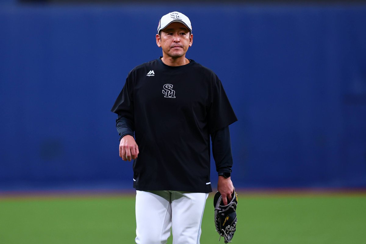 takafullc2's tweet photo. 【球団発表】

「ラグザス アジアプロ野球チャンピオンシップ 2026」における、侍ジャパントップチームのコーチングスタッフとして、倉野信次 投手チーフコーチ兼ヘッドコーディネーター、および本多雄一 内野守備走塁兼作戦コーチを派遣することとなりましたのでお知らせいたします。

■倉野信次 投手チーフコーチ兼ヘッドコーディネーター コメント
（侍ジャパン 投手コーチ 背番号94）

「このような大役をいただき、大変光栄に感じるとともに、勝ち抜かねばならない重圧と、有望な選手たちを預かることへの大きな責任も感じています。選手のコンディションに細心の注意を払いつつ、選手ひとりひとりが持っている力を発揮できるよう、選手と一緒に歩んでいきたいと思います。井口監督とは、アトランタオリンピックの予選で、ともに日の丸のユニフォームを着てオリンピックを目指して戦った経験があります。その後、ダイエーでも一緒にプレーしましたが、30年以上の時を経て、井口監督と日本代表として戦えることに不思議な縁を感じています」

■本多雄一 内野守備走塁兼作戦コーチ コメント
（侍ジャパン 内野守備走塁コーチ 背番号80）

「選んでいただき光栄に思います。井口監督とともに頂点を目指して戦えることを嬉しく思います。これまでの経験を生かし、チームの力になれるように頑張ります」