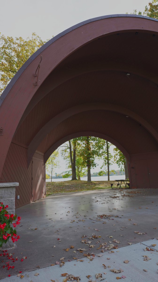 inTECHsity's tweet photo. Can you imagine attending a small concert here on the lake?  Small town vibes, like something out of a movie. https://t.co/xNPZze5PDv