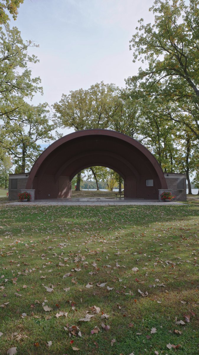 inTECHsity's tweet photo. Can you imagine attending a small concert here on the lake?  Small town vibes, like something out of a movie. https://t.co/xNPZze5PDv