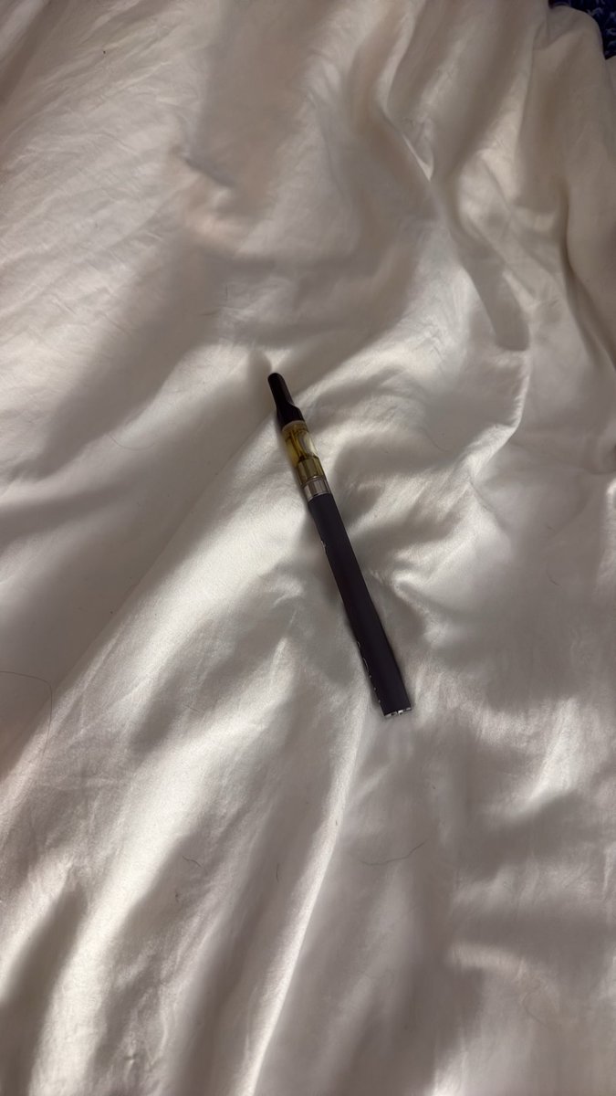 ladyglittershat's tweet photo. You remind me of a boyfriend who stopped trying tbh. Doesn’t do shit anymore. https://t.co/XNOn4RMXkn