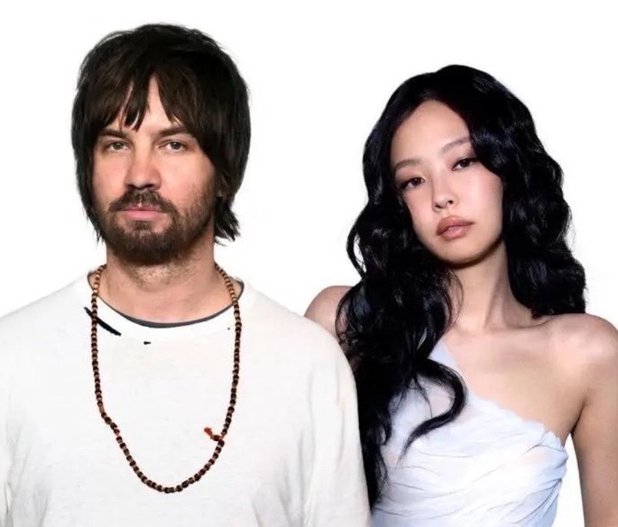 jenniescharts's tweet photo. Tame Impala &amp; JENNIE’s “Dracula” (7 weeks) is now the longest running #1 by a K-pop act in US Pop Radio surpassing Bruno Mars &amp; ROSÉ’s “APT.” (5 weeks) https://t.co/JoM9TyxFVO