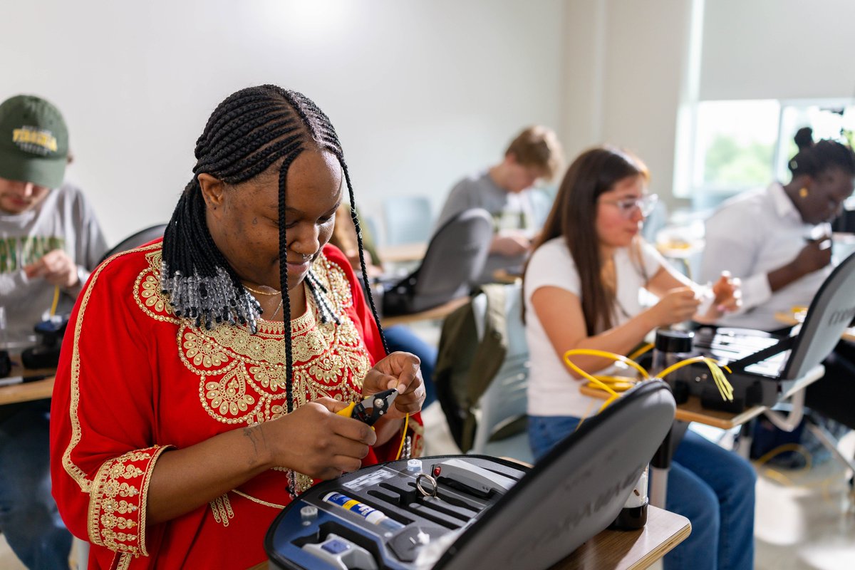 FastForwardVA's tweet photo. As AWS expands its cloud &amp; AI footprint in VA, the need for skilled technicians is higher than ever. 

This #WorkforceDevelopmentMonth, see how FastForward can give you fast-track training for high-demand tech &amp; infrastructure careers without the debt. 

https://t.co/ThjLs8K6LY https://t.co/EqF7W8sVSk
