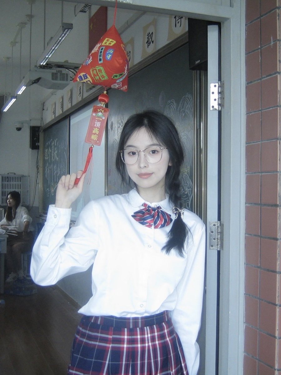 JasonHall9zez's tweet photo. 刚起床！！！  突然想放纵一下，

有人要锐评一下16岁的福吗？  

来就给，看完就删！！！ https://t.co/sus1toLZ5s