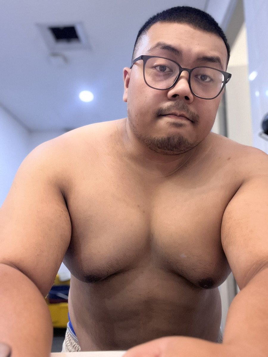 YuraYurayuda12's tweet photo. susah ilangin lemak perutnya kak🗿 https://t.co/0XA4CYmgCz