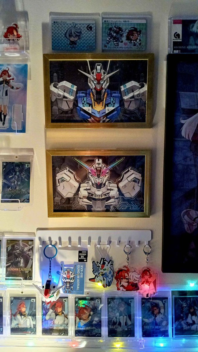xKs89006's tweet photo. Someone asked for a better look. I posted my wall shrine of mostly Arsenal Base cards a couple months ago but now it's just grown 😅 I have a ton more cards but no display space if I want variety! I like keeping some things in their pretty OG packaging... https://t.co/udgW9Sp0Gv