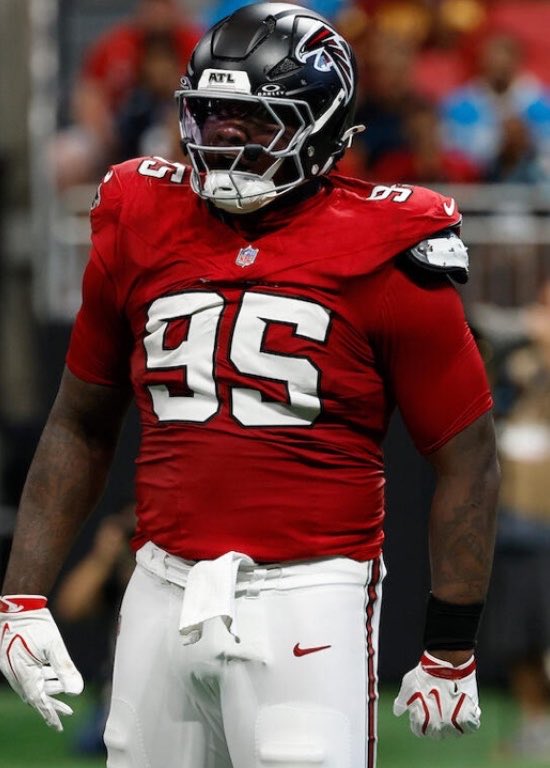 RiseUpReader's tweet photo. Gervon Dexter Sr. leads the NFL’s interior defensive linemen in both pressure percentage and total pressures. https://t.co/k7SBhvSduZ